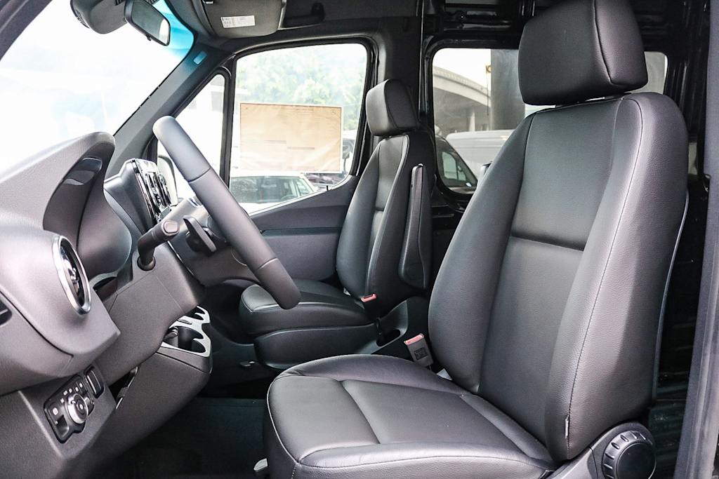 Thumbnail: 2024 Mercedes-Benz Sprinter - 10