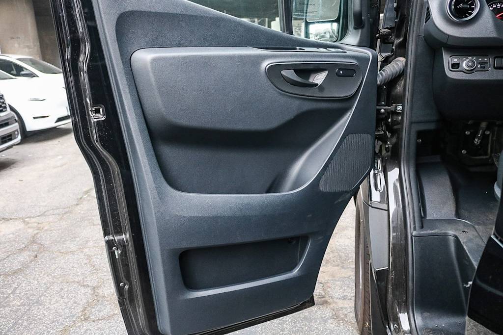 Thumbnail: 2024 Mercedes-Benz Sprinter - 23