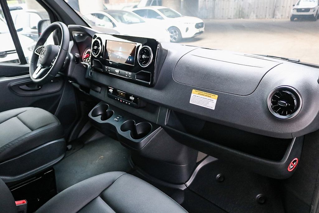 Thumbnail: 2024 Mercedes-Benz Sprinter - 8