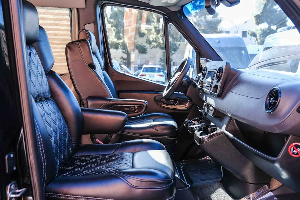 Thumbnail: 2020 Mercedes-Benz Sprinter - 8
