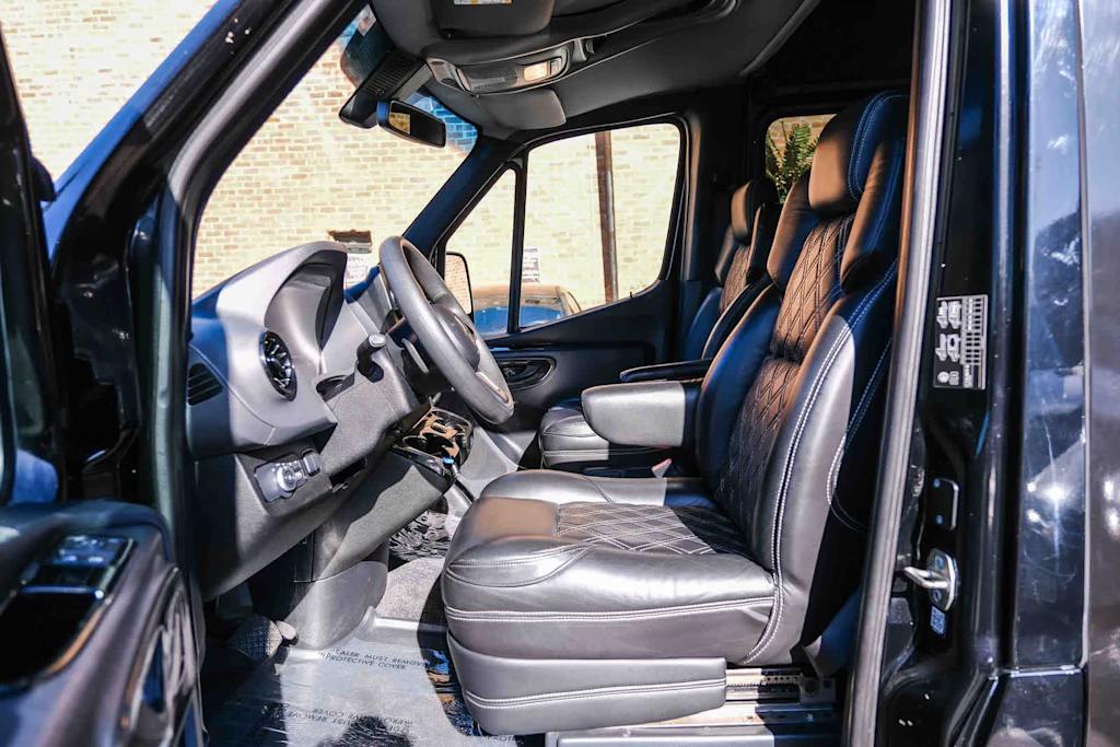 Thumbnail: 2020 Mercedes-Benz Sprinter - 32