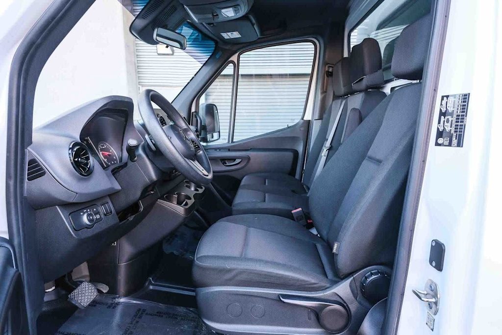 Thumbnail: 2023 Mercedes-Benz Sprinter - 9