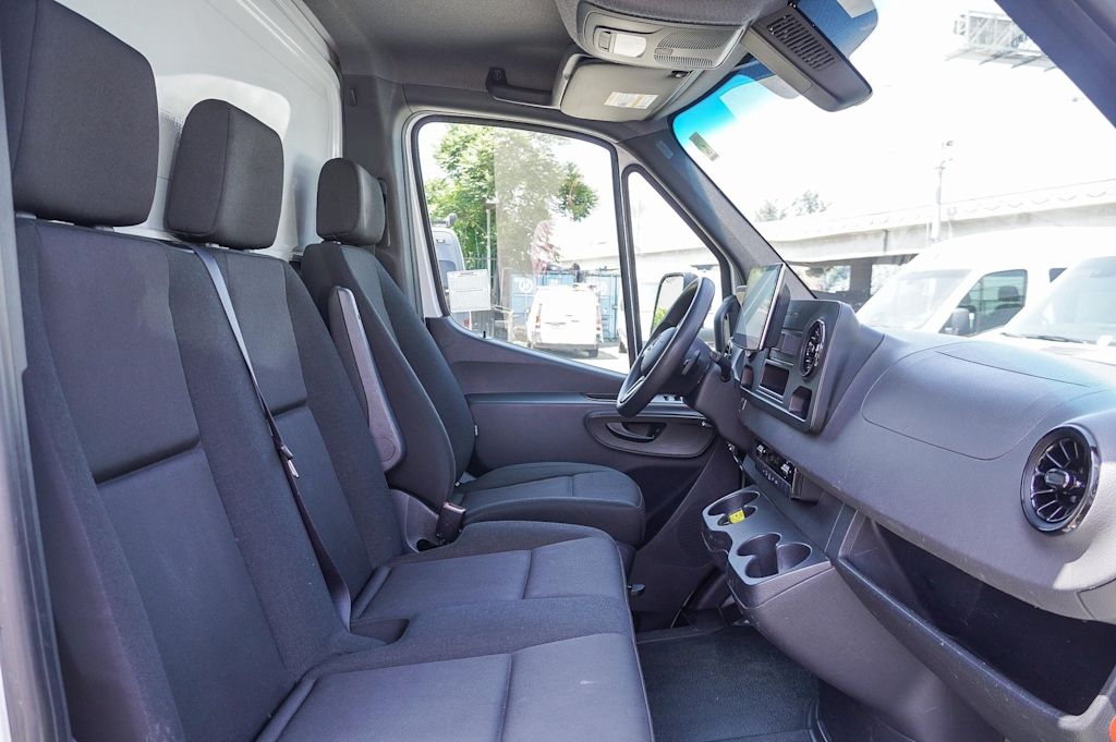 Thumbnail: 2021 Mercedes-Benz Sprinter - 8