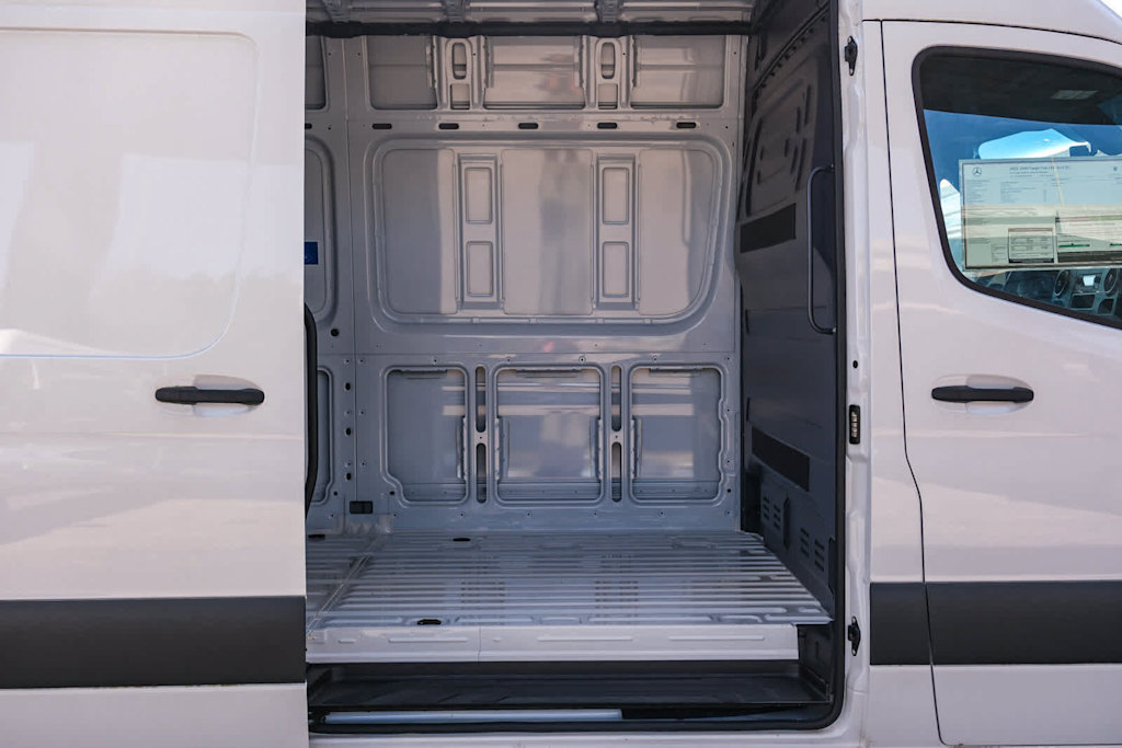 Thumbnail: 2025 Mercedes-Benz Sprinter - 24