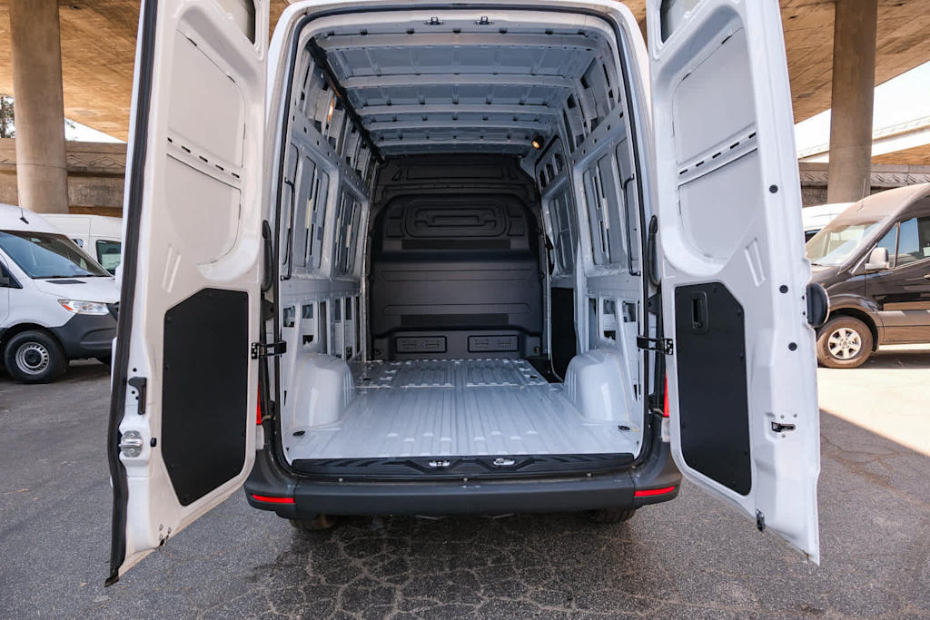Thumbnail: 2025 Mercedes-Benz Sprinter - 10