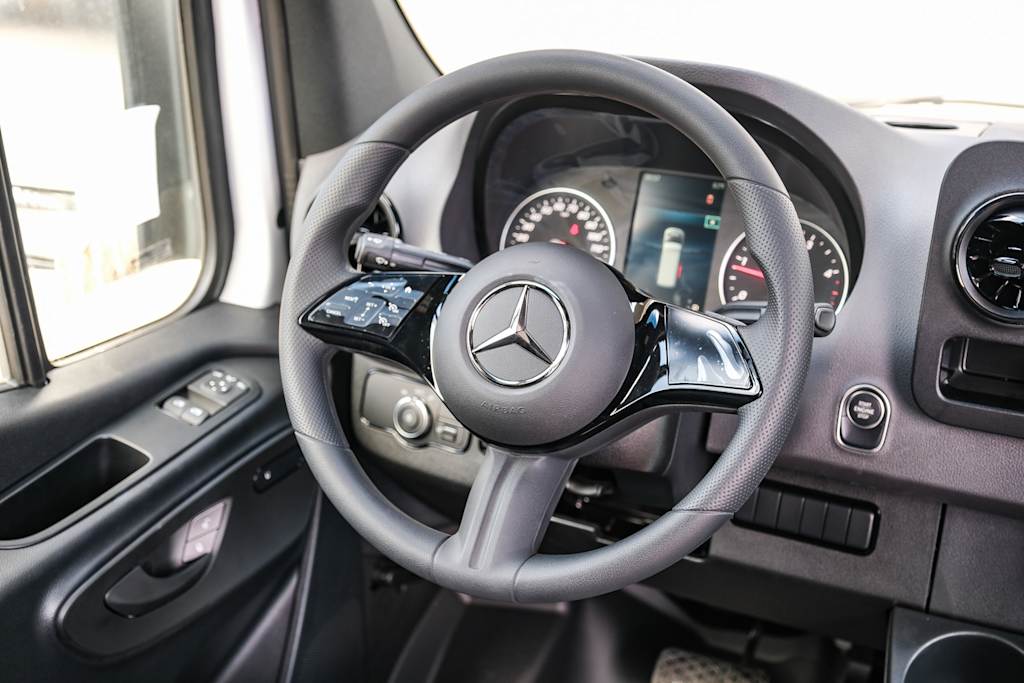 Thumbnail: 2025 Mercedes-Benz Sprinter - 9