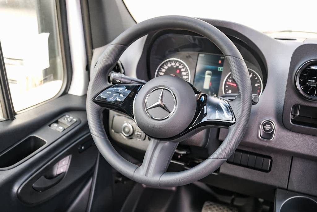 Thumbnail: 2025 Mercedes-Benz Sprinter - 9