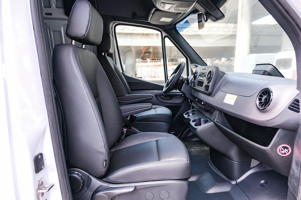 Thumbnail: 2025 Mercedes-Benz Sprinter - 35