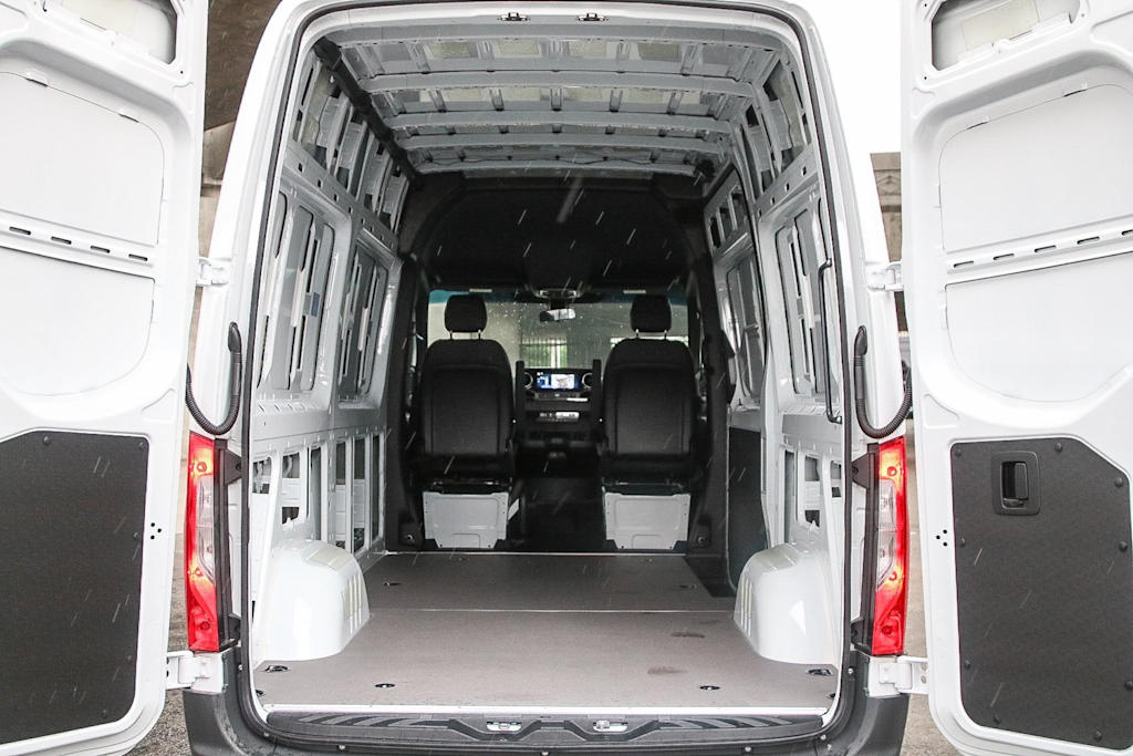 Thumbnail: 2025 Mercedes-Benz Sprinter - 26