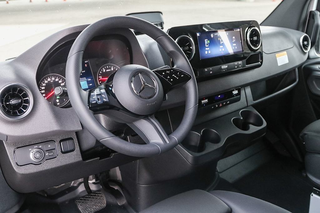 Thumbnail: 2025 Mercedes-Benz Sprinter - 2