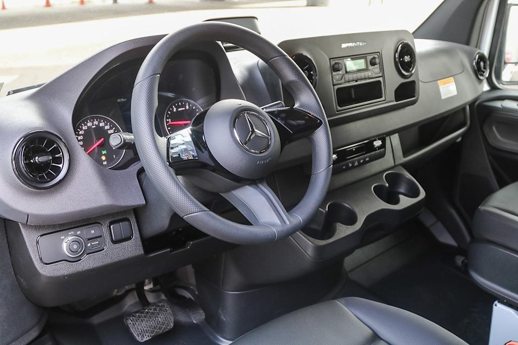 Thumbnail: 2025 Mercedes-Benz Sprinter - 2