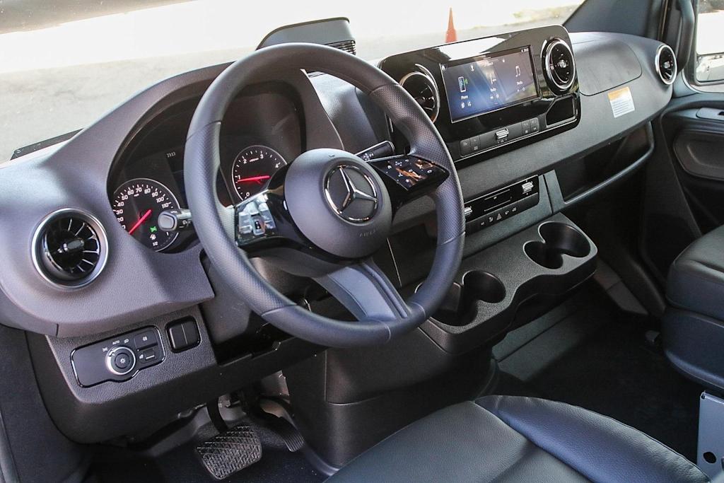 Thumbnail: 2025 Mercedes-Benz Sprinter - 2