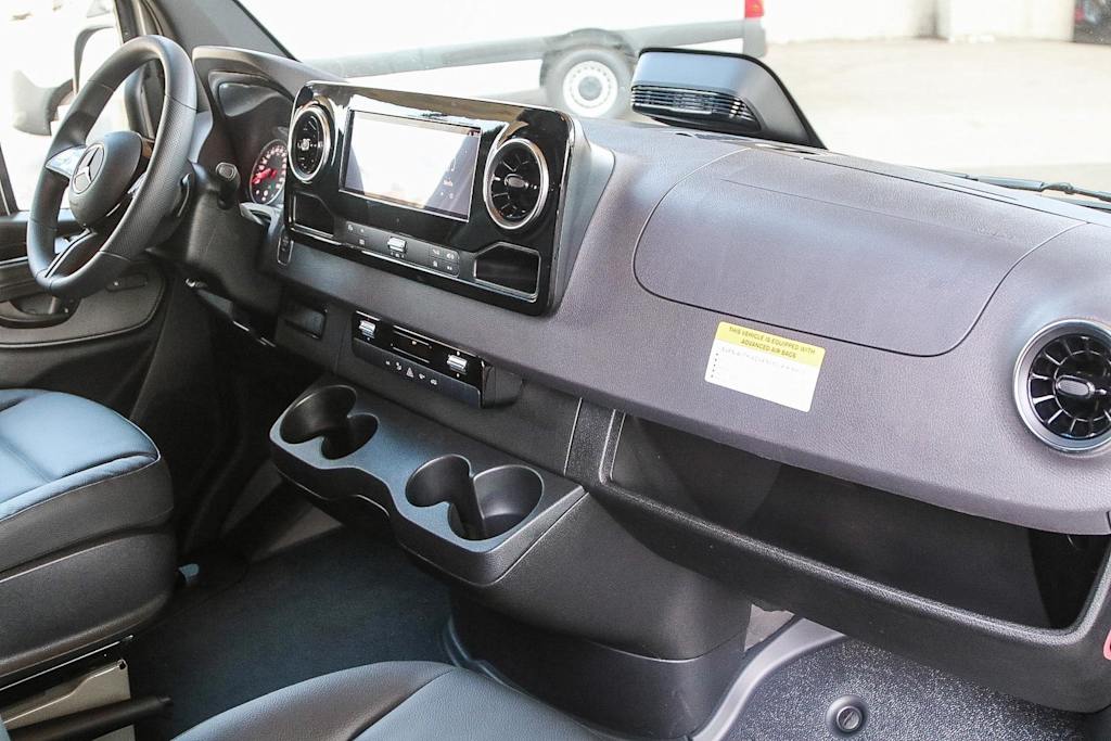 Thumbnail: 2025 Mercedes-Benz Sprinter - 9