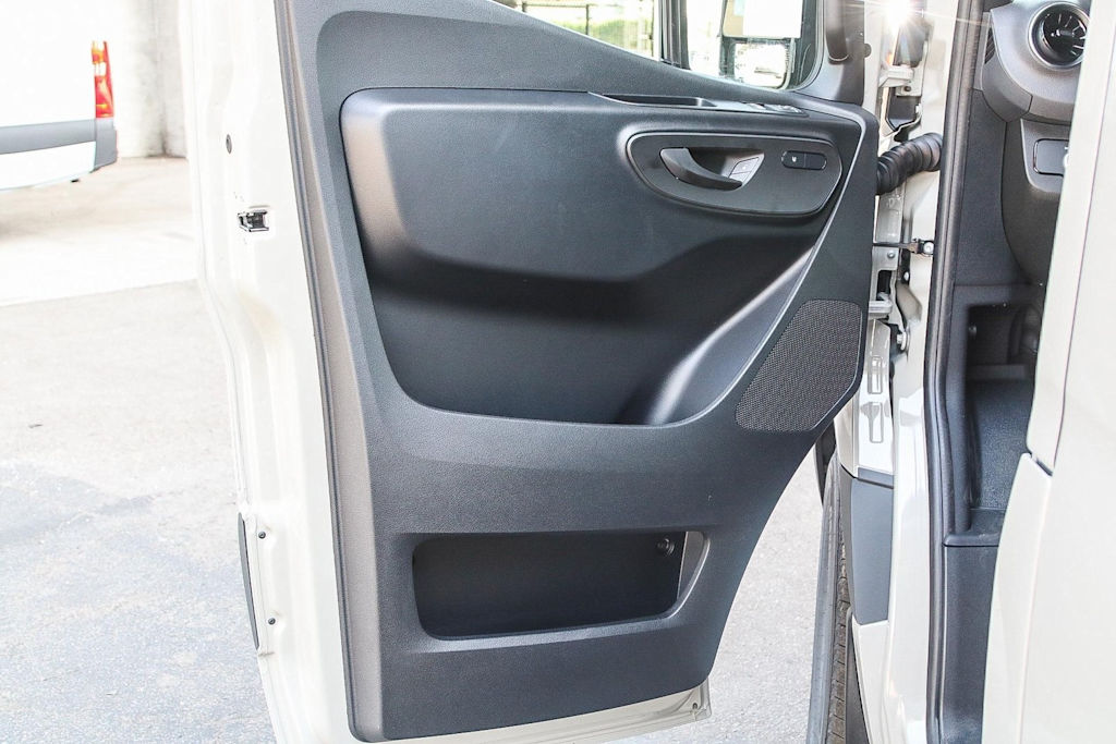 Thumbnail: 2025 Mercedes-Benz Sprinter - 22