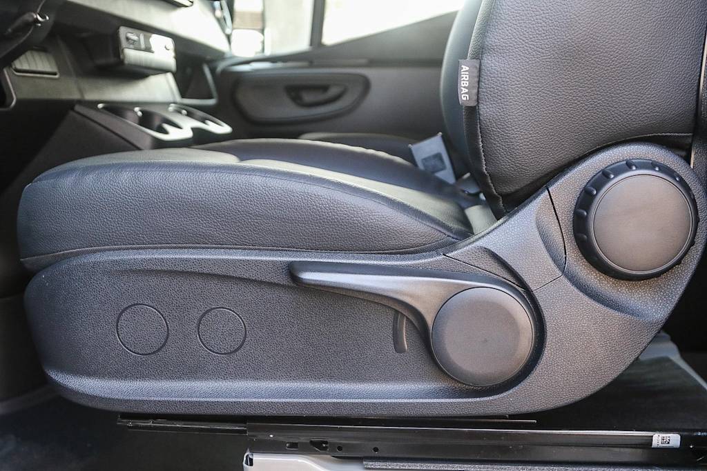 Thumbnail: 2025 Mercedes-Benz Sprinter - 21