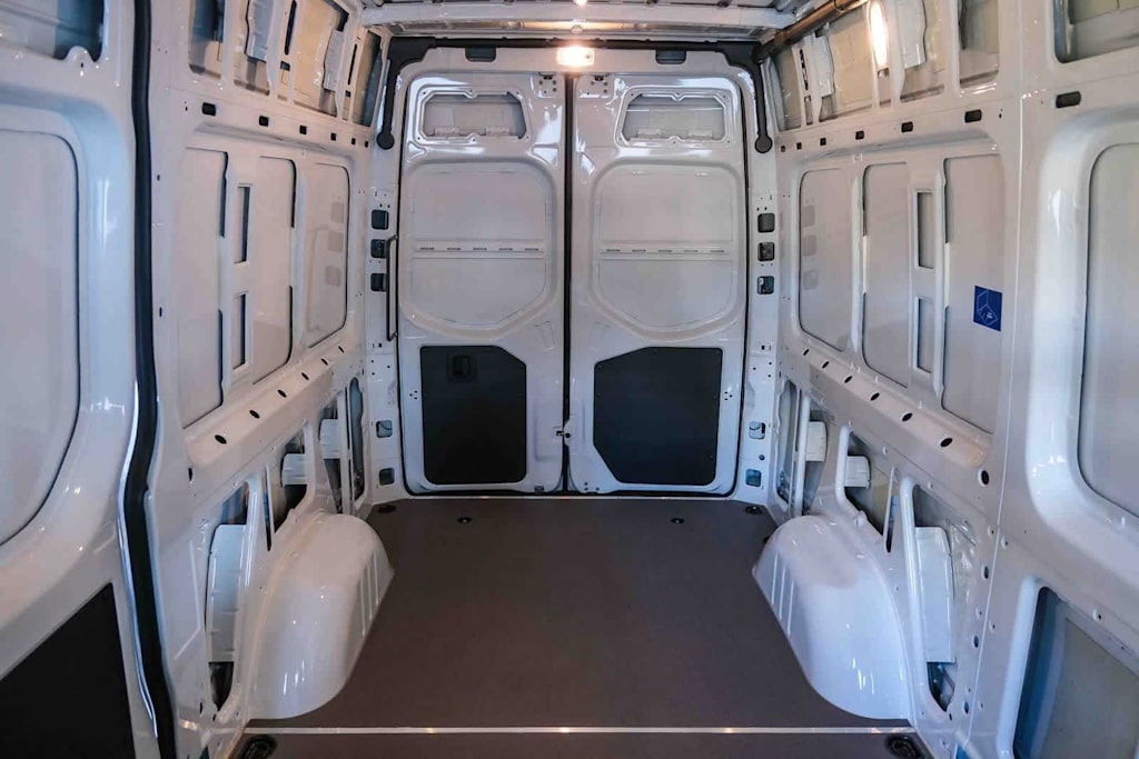 Thumbnail: 2025 Mercedes-Benz Sprinter - 2