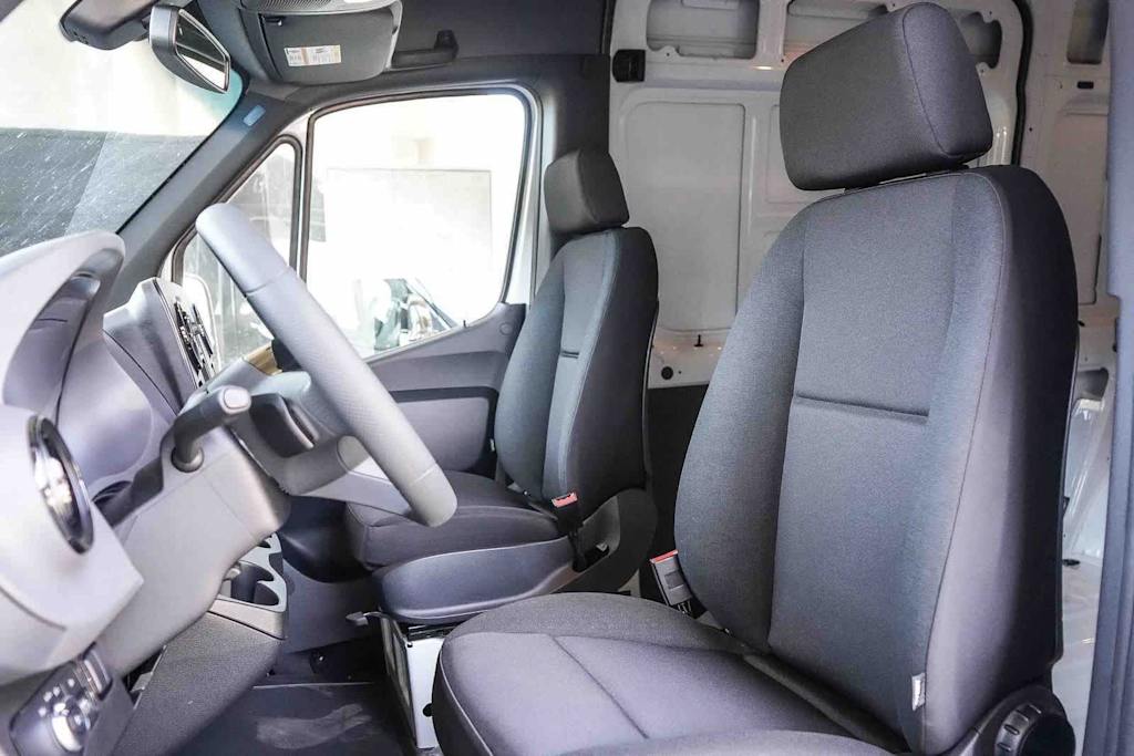 Thumbnail: 2026 Mercedes-Benz Sprinter - 10