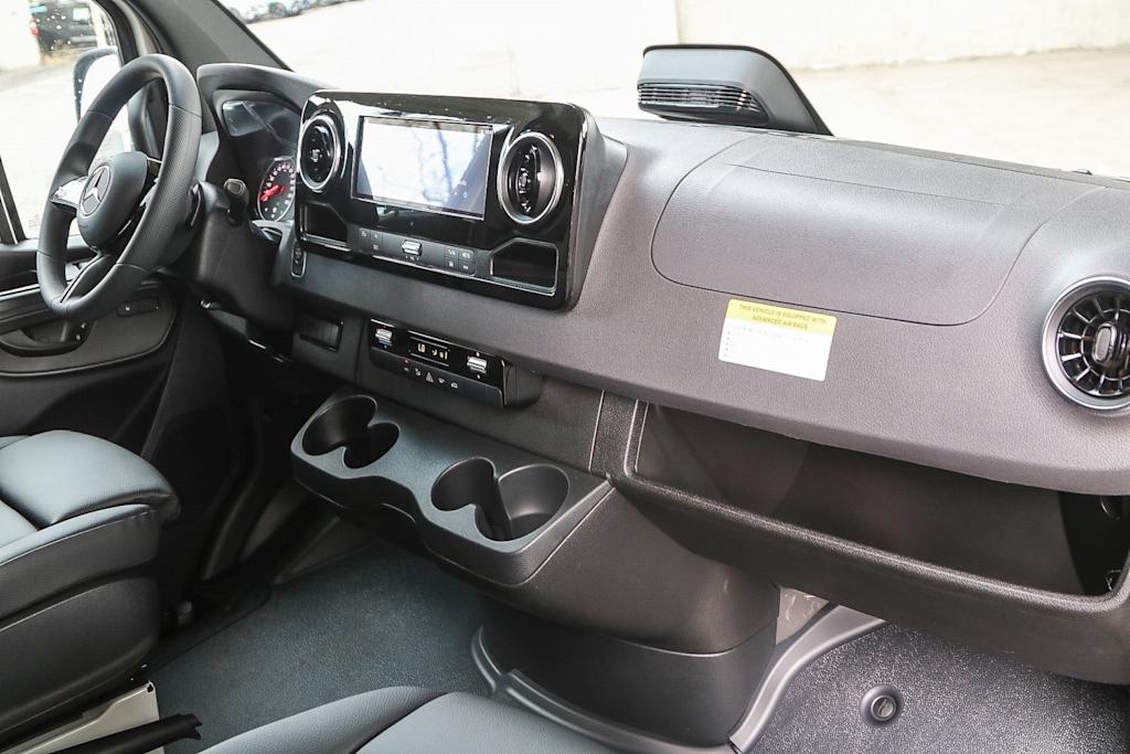 Thumbnail: 2025 Mercedes-Benz Sprinter - 8