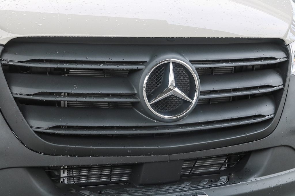 Thumbnail: 2025 Mercedes-Benz Sprinter - 17
