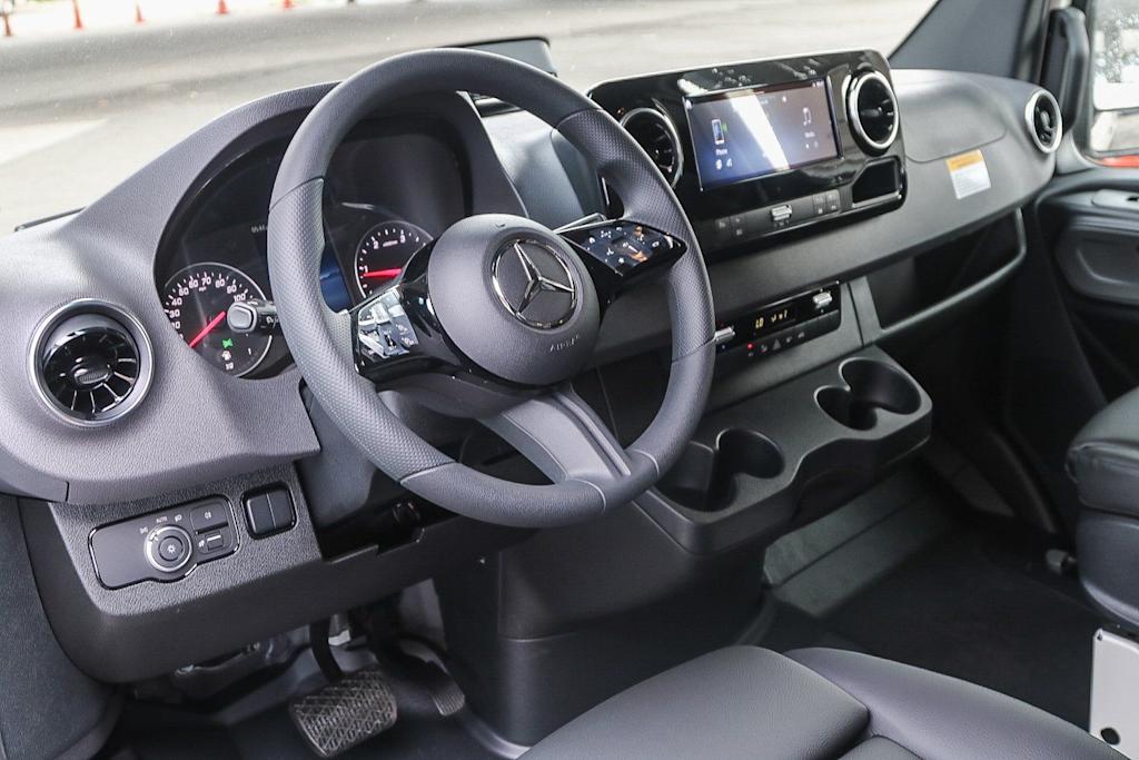 Thumbnail: 2025 Mercedes-Benz Sprinter - 2
