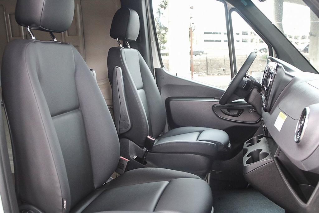 Thumbnail: 2025 Mercedes-Benz Sprinter - 9