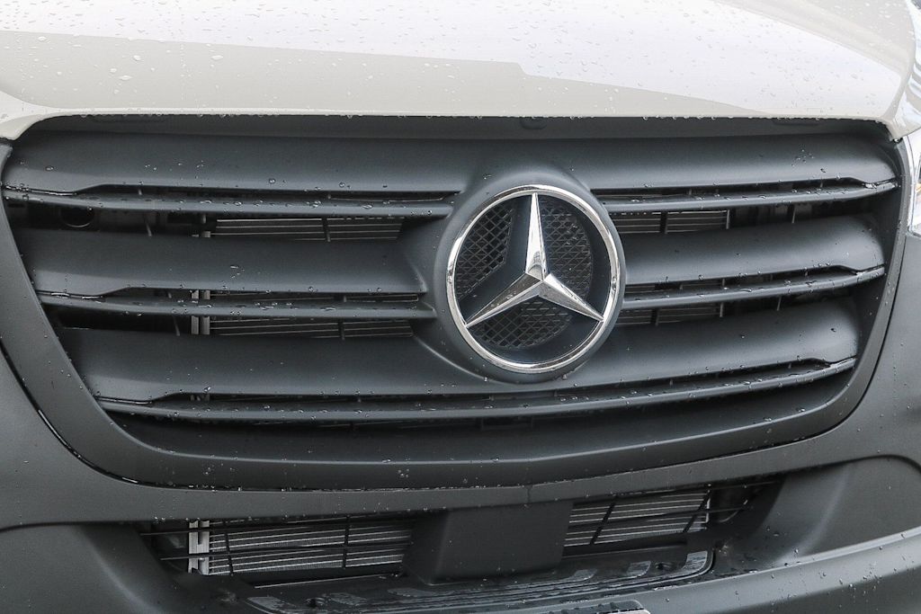 Thumbnail: 2025 Mercedes-Benz Sprinter - 17