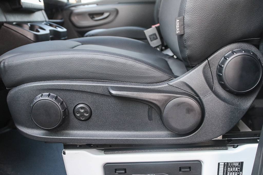 Thumbnail: 2025 Mercedes-Benz Sprinter - 22