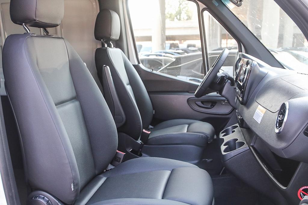 Thumbnail: 2025 Mercedes-Benz Sprinter - 10