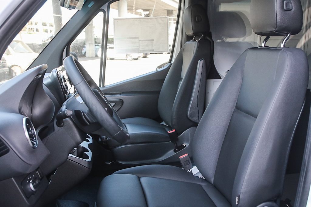 Thumbnail: 2025 Mercedes-Benz Sprinter - 11