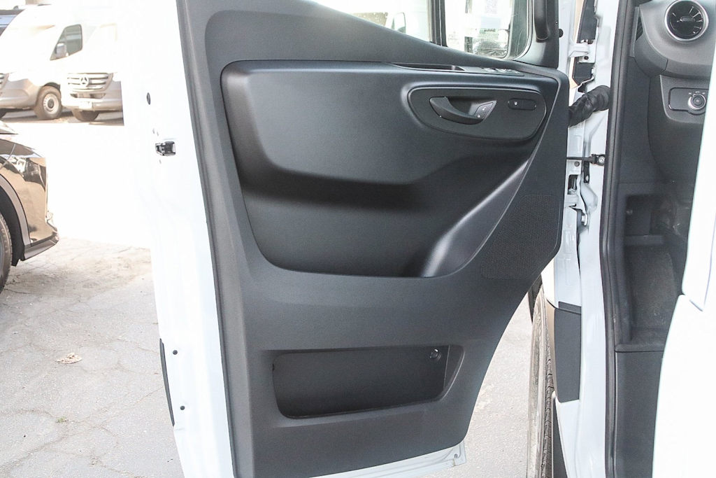 Thumbnail: 2025 Mercedes-Benz Sprinter - 23