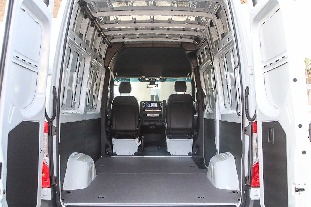 Thumbnail: 2025 Mercedes-Benz Sprinter - 12