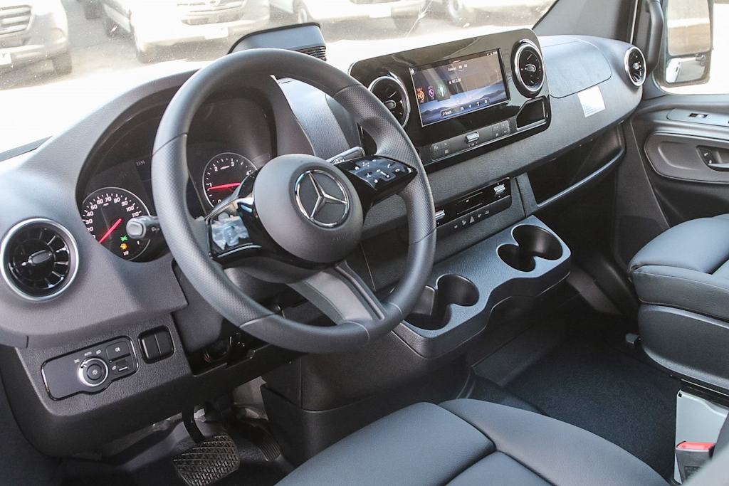Thumbnail: 2025 Mercedes-Benz Sprinter - 2