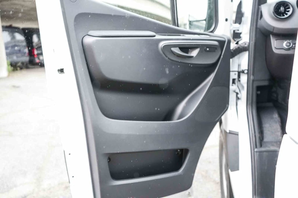 Thumbnail: 2026 Mercedes-Benz Sprinter - 31