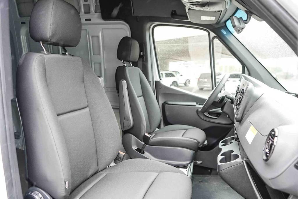 Thumbnail: 2026 Mercedes-Benz Sprinter - 10