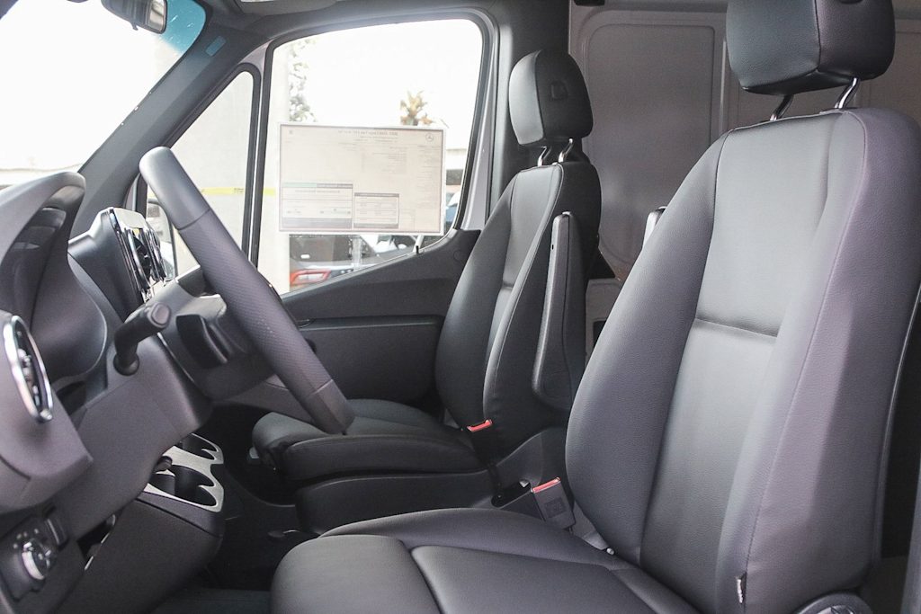 Thumbnail: 2025 Mercedes-Benz Sprinter - 11