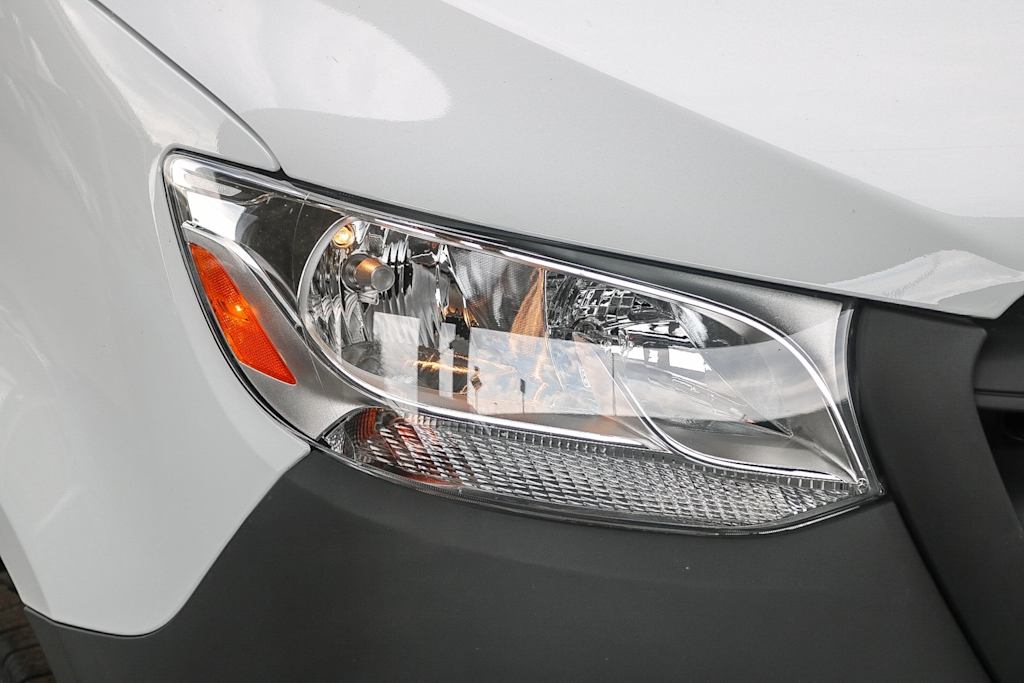 Thumbnail: 2025 Mercedes-Benz Sprinter - 17