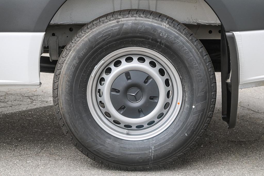 Thumbnail: 2025 Mercedes-Benz Sprinter - 21