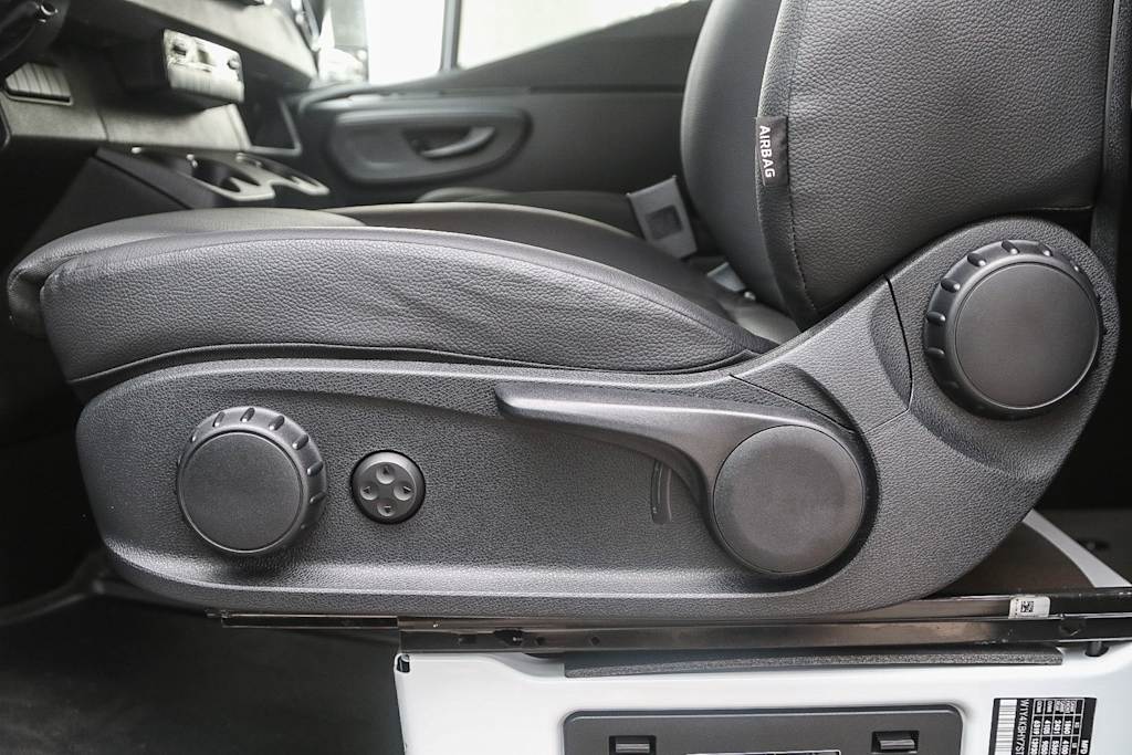 Thumbnail: 2025 Mercedes-Benz Sprinter - 24