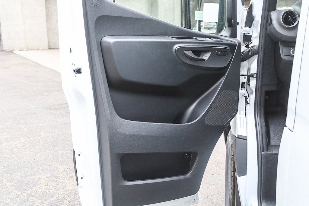 Thumbnail: 2025 Mercedes-Benz Sprinter - 25