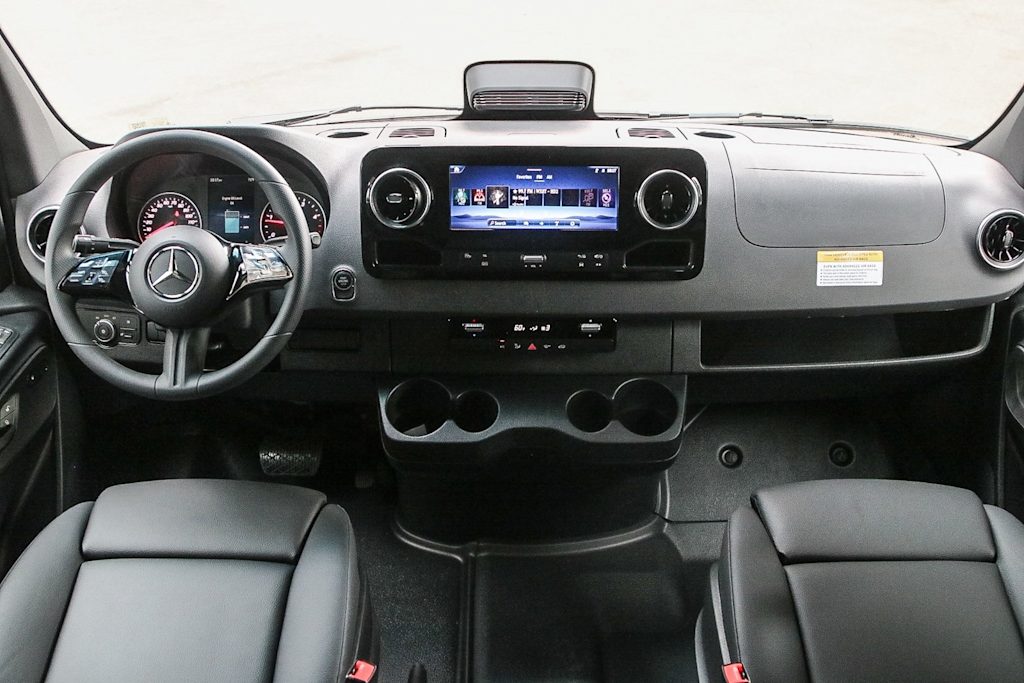 Thumbnail: 2025 Mercedes-Benz Sprinter - 2