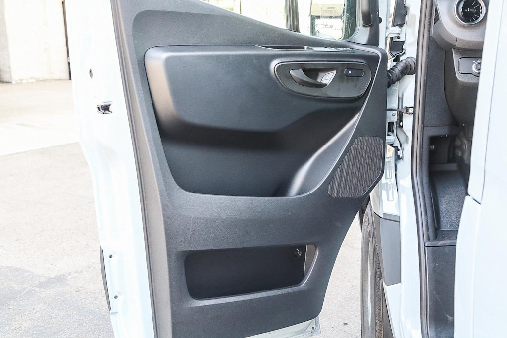 Thumbnail: 2025 Mercedes-Benz Sprinter - 21