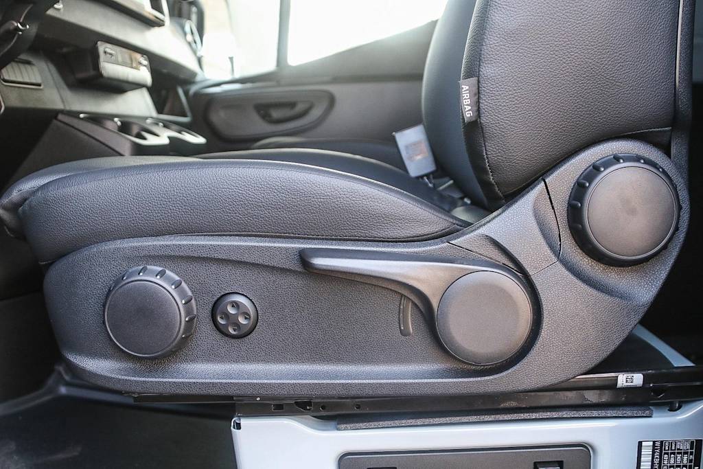 Thumbnail: 2025 Mercedes-Benz Sprinter - 20