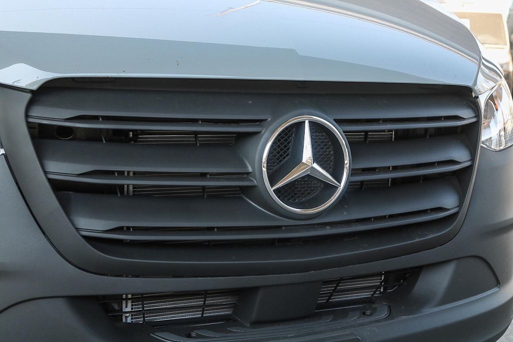 Thumbnail: 2025 Mercedes-Benz Sprinter - 6