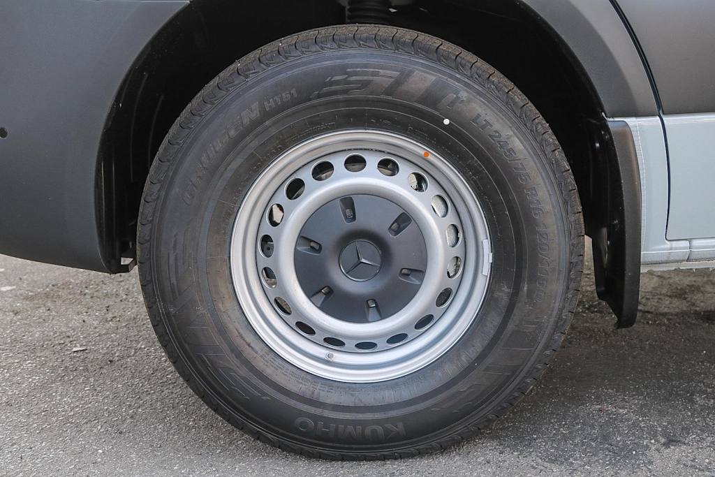 Thumbnail: 2025 Mercedes-Benz Sprinter - 18