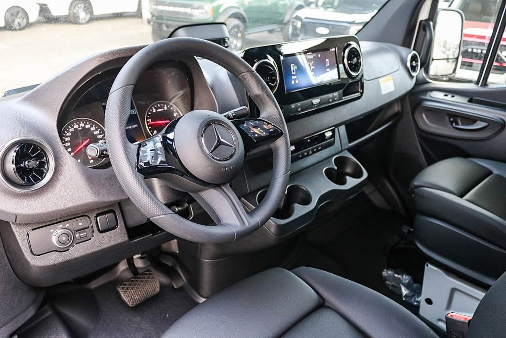 Thumbnail: 2025 Mercedes-Benz Sprinter - 2