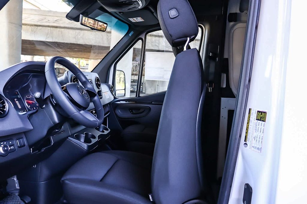 Thumbnail: 2026 Mercedes-Benz Sprinter - 10
