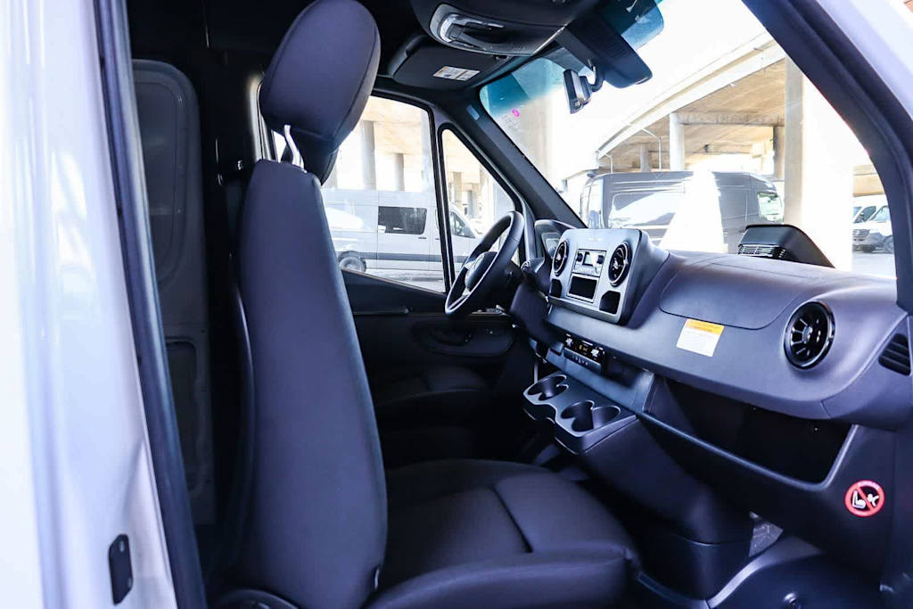 Thumbnail: 2026 Mercedes-Benz Sprinter - 9