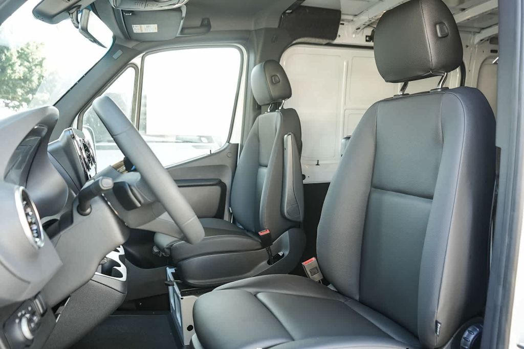 Thumbnail: 2026 Mercedes-Benz Sprinter - 11