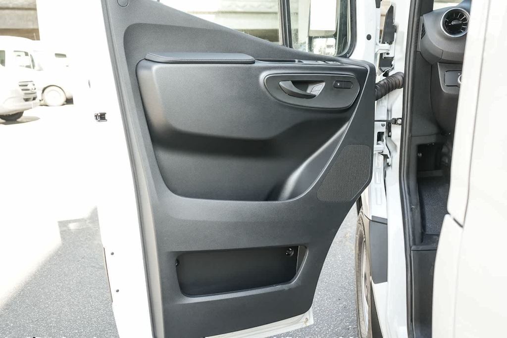 Thumbnail: 2026 Mercedes-Benz Sprinter - 26