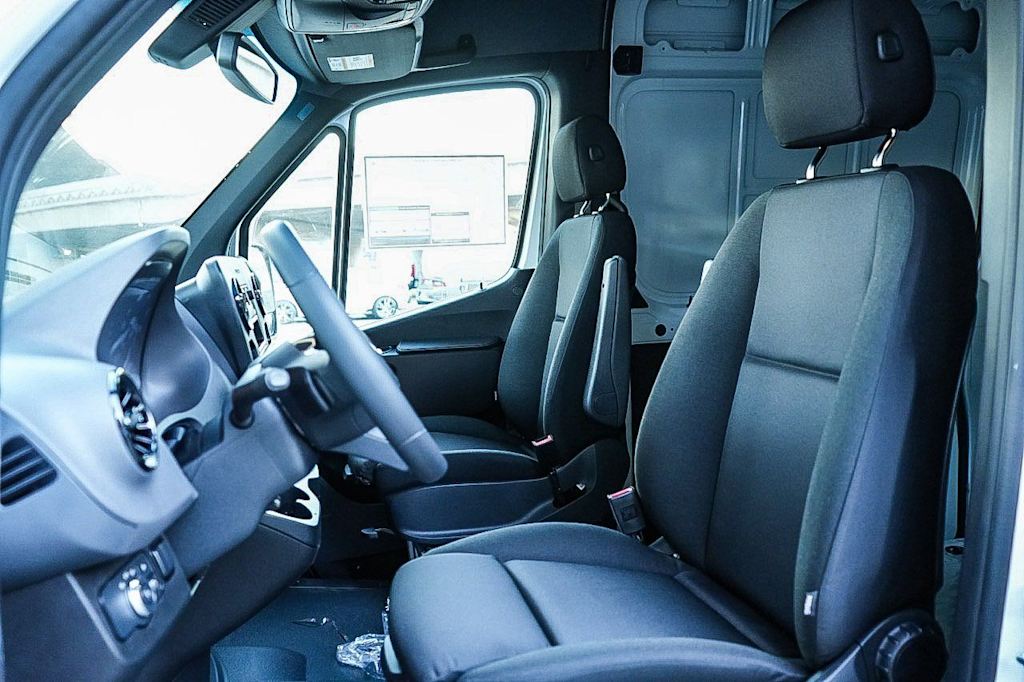 Thumbnail: 2026 Mercedes-Benz Sprinter - 10